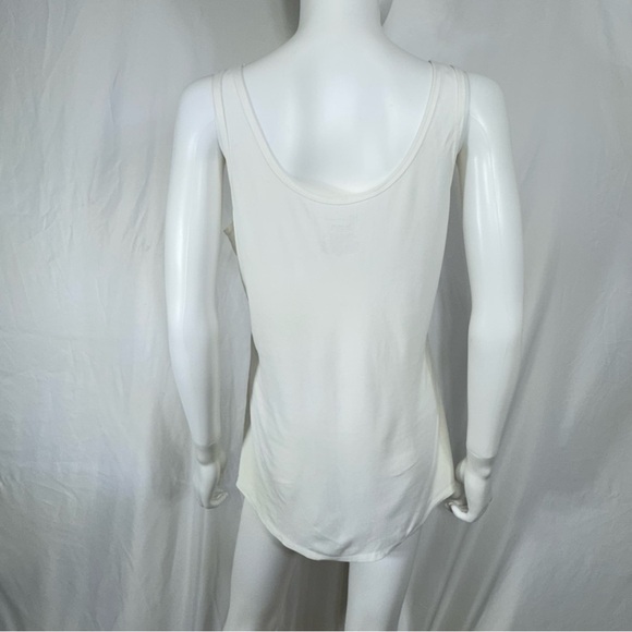No Boundaries Juniors White Scoop Neck Tank Top - Picture 3 of 4